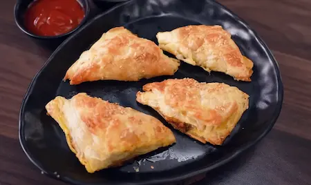 Step 8: serving Canteen Style Paneer Puff with chutney