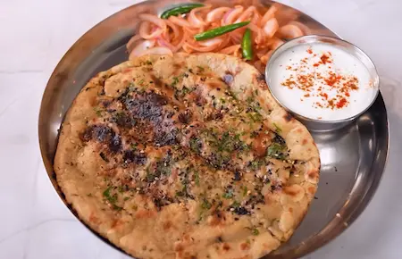Step 9: serving Paneer Matar Kulcha hot with chutney and onions