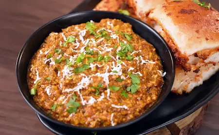 Step 7 serving Street Style Surti Paneer Ghotala Recipe