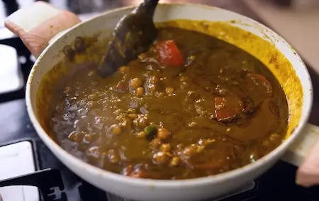 Step 7: finishing Halwai Style Chole Paneer Recipe with paneer butter and lemon
