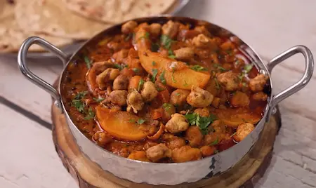 Step 3: Serving hot phulka with Bhujia Shing Ki Sabzi