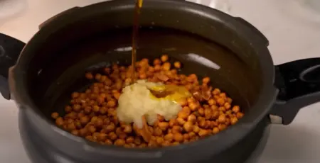 Rinsing and soaking brown chana in water for 6-8 hours.