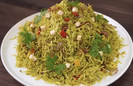 Step 7: finishing and serving Palak Paneer Pulao