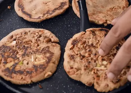 Step 5: roasting Roat on tawa until golden brown
