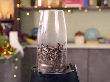 Roasting black soybeans for Bhatt ki Batauani