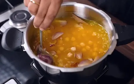 Step 1: boiling chole for Street-Style Chole Pattice