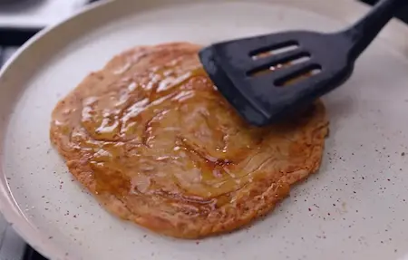 Step 4: cooking mirch paratha on tawa