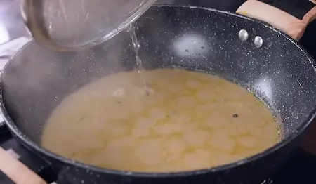 Step 6: Adding spices and whisked curd to Afghani Malai Chicken Seekh gravy