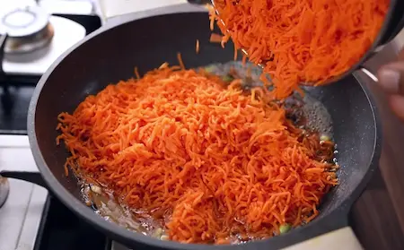 Step 4: mixing rice with sugar syrup for Meethe Chawal Recipe