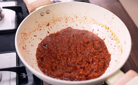 Step 2: cooking tomato based gravy for Dhabe Wala Kadhai Mushroom Recipe