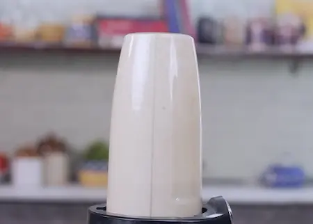 Step 4: Preparing the cashew and onion gravy base for Afghani Malai Chicken Seekh