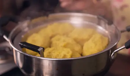 Step 4: Steaming Dudhi Muthiya until cooked through