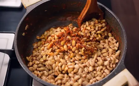 Step 6: Adding boiled soyabeans to the masala and simmering Soyabean Ki Sabzi