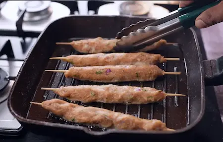 Step 3: Shaping and cooking chicken seekh for Afghani Malai Chicken Seekh