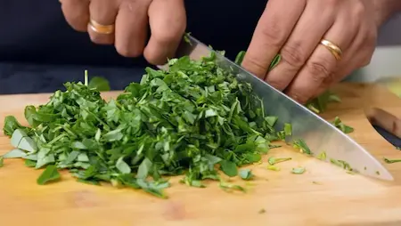 Blanching palak and methi for Methi Palak Kapa