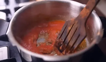 Step 1: Sautéing onion paste with whole spices, ginger paste and tomato puree for Peepé Wale Chole Kulche