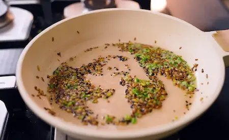 Making tempering with spices