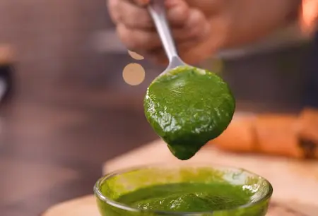 Step 2: Blending fresh green chutney for Sindhi Dahi Mirchi Chaat with coriander and garlic