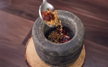 Step 1: preparing pounded masala for Canteen Style Paneer Puff